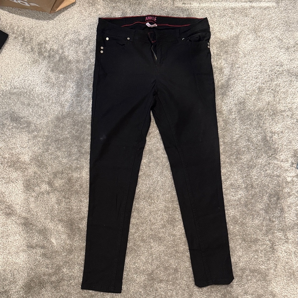 GOGO Women's Elegant Black Skinny Jeans - stretch